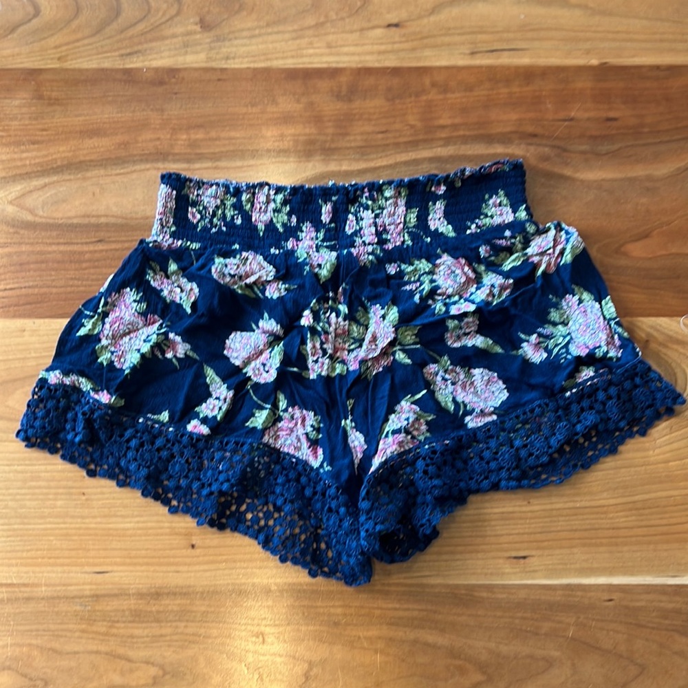 Vanilla Star Ruffled, Lace Short (Size Large)